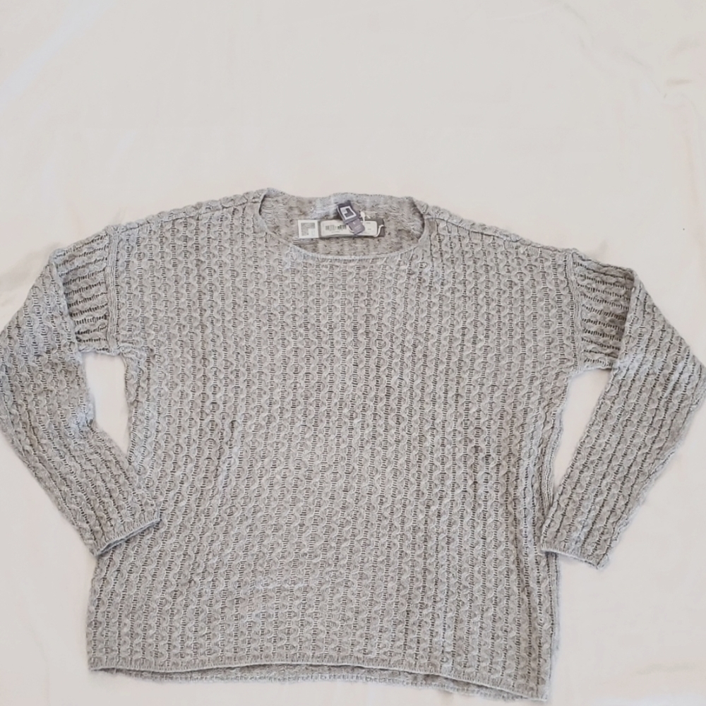 Ladies light weight round neck sweater.